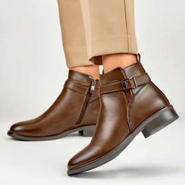 Botas de mujer elegantes marrones con suela plana. beige 6
