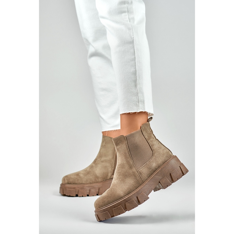 Botas marrones de mujer con suela gruesa beige 2 Botas marrones de mujer con suela gruesa beige 2