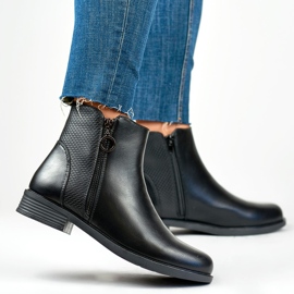 Botas planas de mujer negras fabricadas en ecopiel negro 6