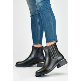 Botas negras de tacón plano para mujer fabricadas en ecopiel negro 1