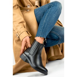 Botas negras de tacón plano para mujer fabricadas en ecopiel negro 3