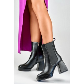 Botas negras de mujer con tacón alto. negro 4