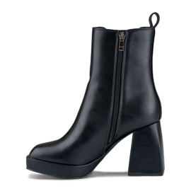Botas negras de mujer con tacón alto. negro 2