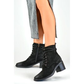 Botas negras con cordones en un tacón bajo negro 3