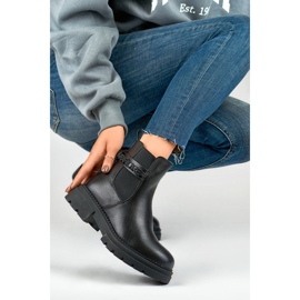 Botas negras de mujer fabricadas en ecopiel con inscripción decorativa negro 5