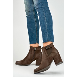 Botas de mujer marrones con hebilla marrón 4