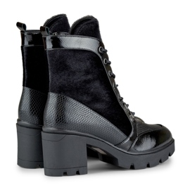 Botas de mujer de moda hechas de material decorativo. negro 2