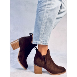 Botas de tacón Hallie Brown de ante marrón 3