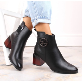 Botas de mujer en un poste decorativo negro Potocki SZ12227 4