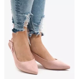 Bombas rosas en un tacón B-43 1