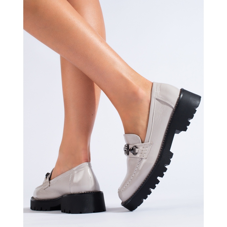 Elegantes mocasines grises con plataforma de Shelovet 1