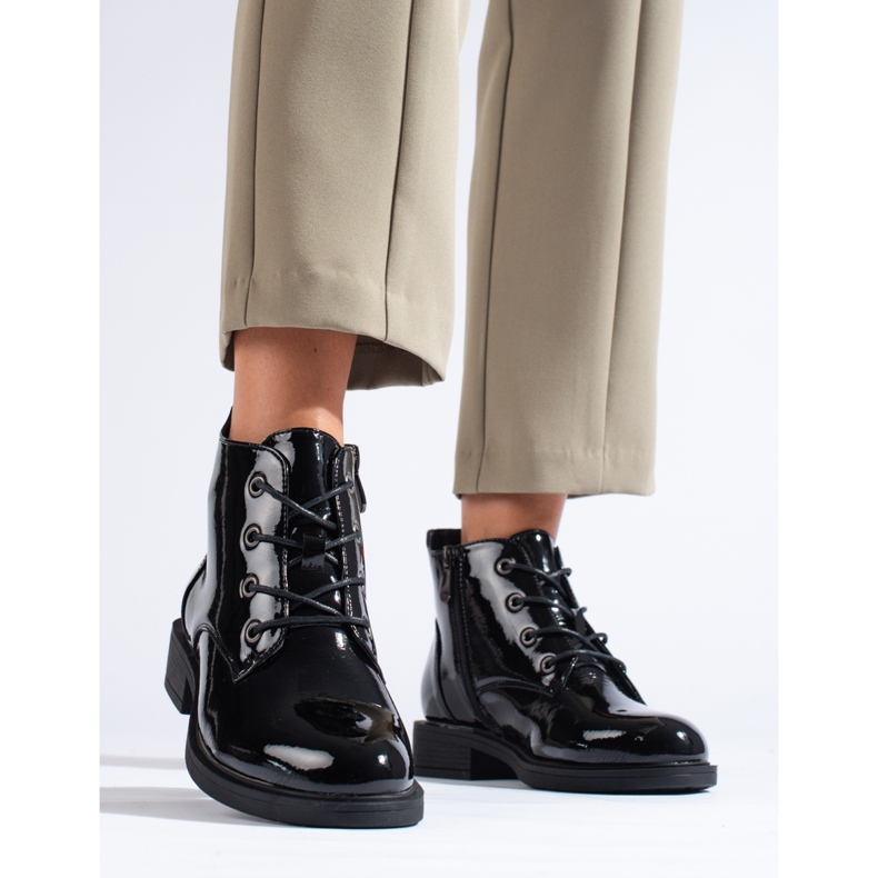 Botas Vinceza mujer lacadas en negro 1