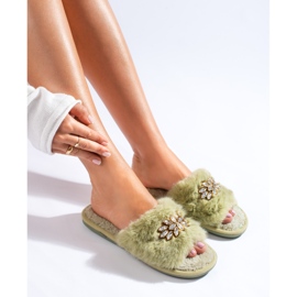 Pantuflas verde oliva con pelo y cristales de Shelovet 2