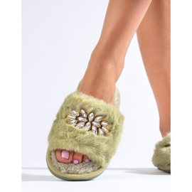 Pantuflas verde oliva con pelo y cristales de Shelovet 3