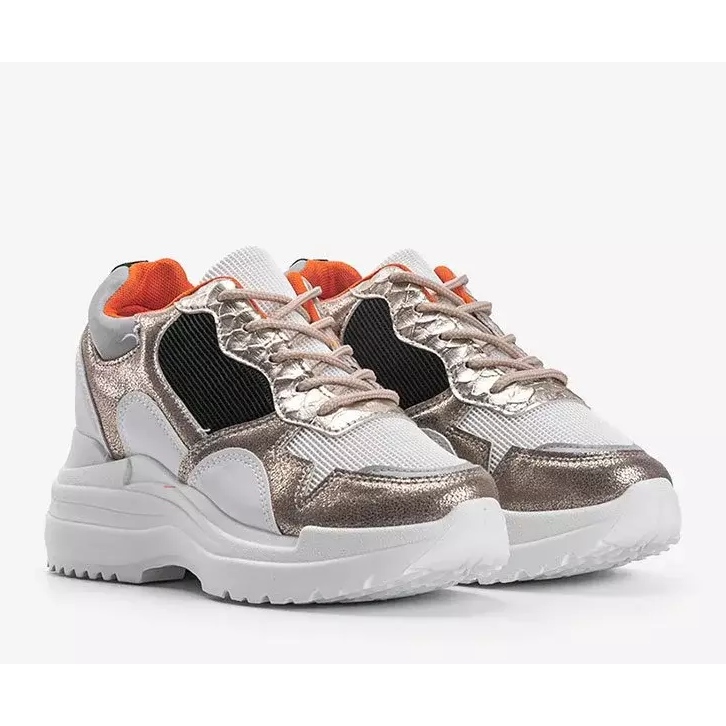 Zapatillas con cuña en blanco y dorado Alexandra 2