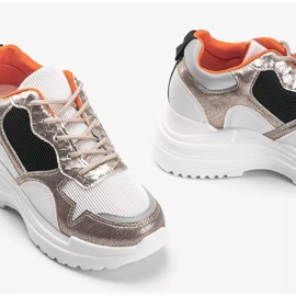 Zapatillas con cuña en blanco y dorado Alexandra 4