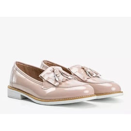 Zapatos lacados beige con flecos Lorena 3