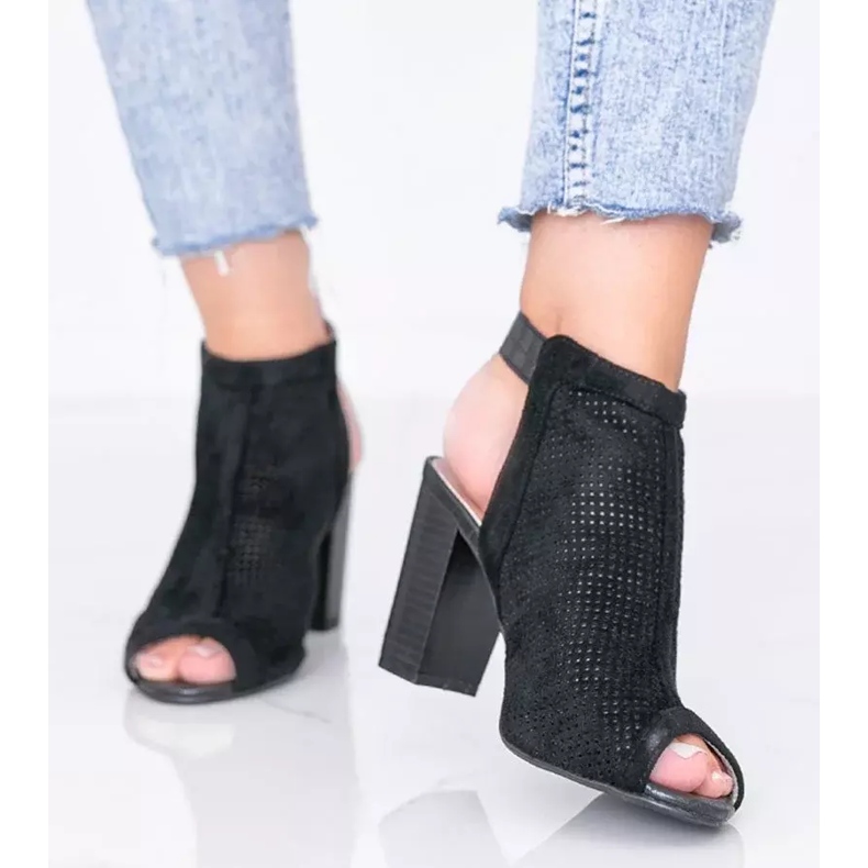 Sandalias negras caladas en el poste Veronika negro 2