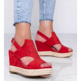 Sandalias rojas caladas en la cuña Kristi rojo 1 Sandalias rojas caladas en la cuña Kristi rojo 1