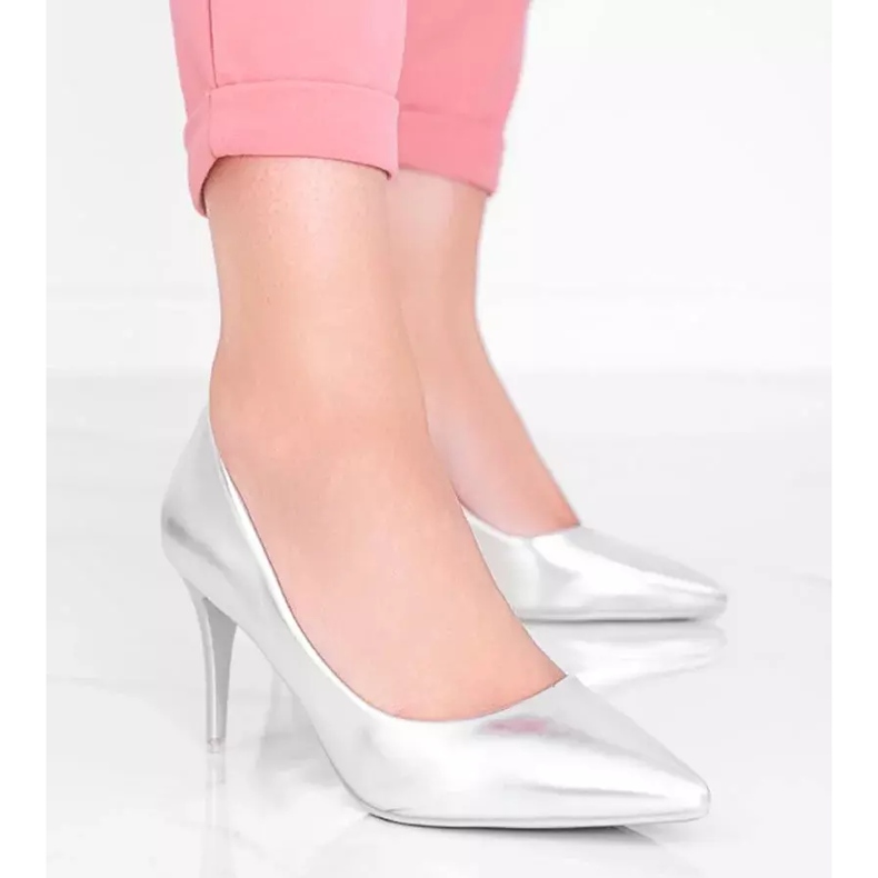 Salón plateado con tacón Venicia plata 1