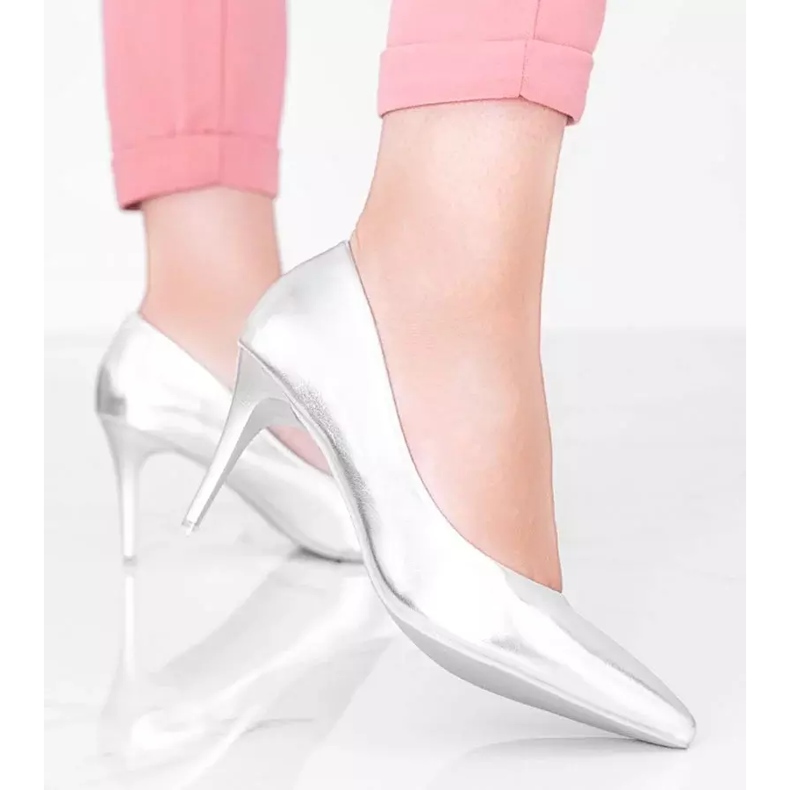 Salón plateado con tacón Venicia plata 2