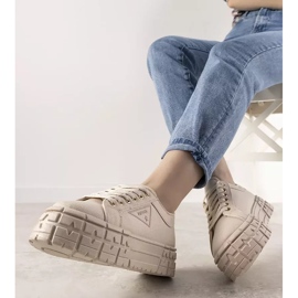 Deportivas beige con suela gruesa de Giselle 2
