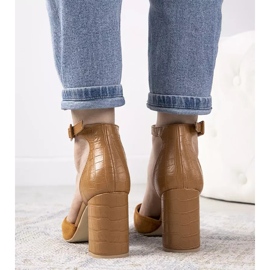 Bombas de camello en el puesto de Natalie marrón 2