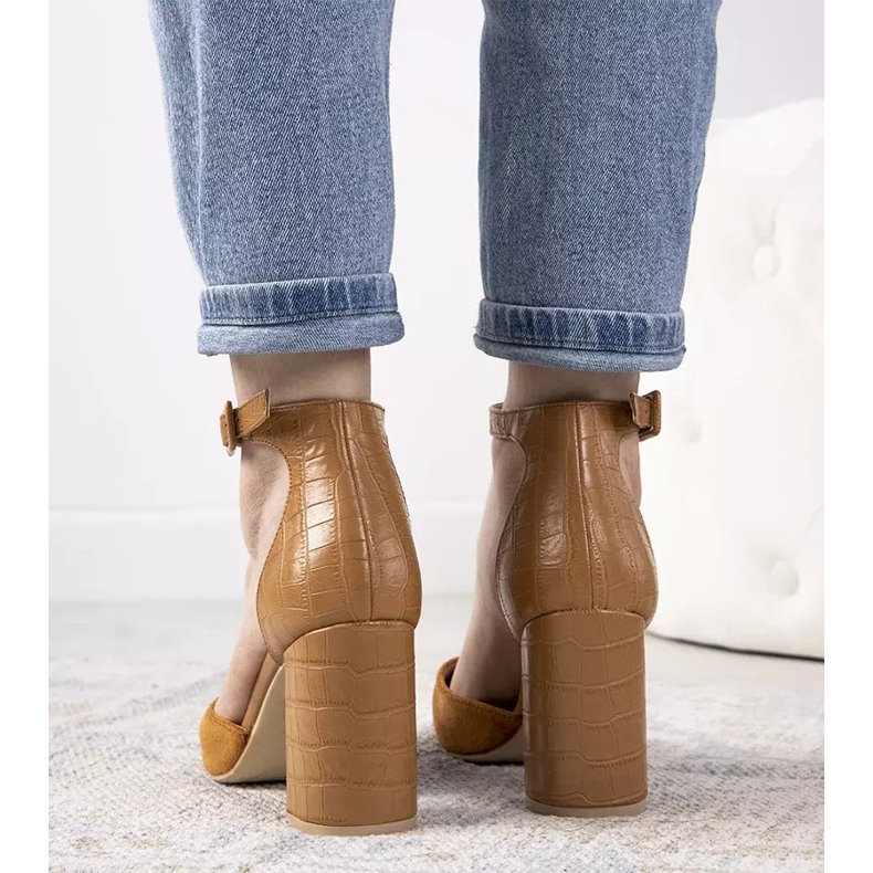 Bombas de camello en el puesto de Natalie marrón 2