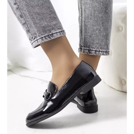 Zapatos de piel lacados en negro de Liese 3