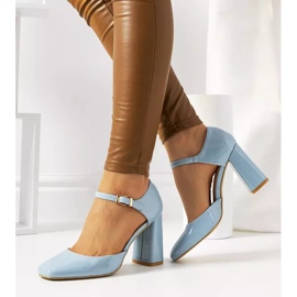 Bombas azules en el puesto de Clement 2 Bombas azules en el puesto de Clement 2