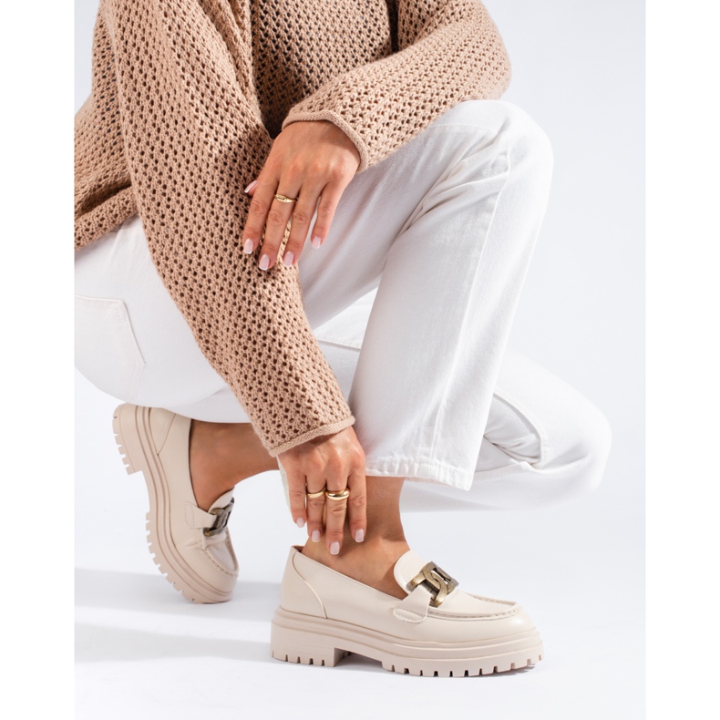 Mocasines de mujer beige sobre plataforma gruesa Shelovet. 1