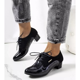 BM Zapatos brogue negros en la publicación Floore 1