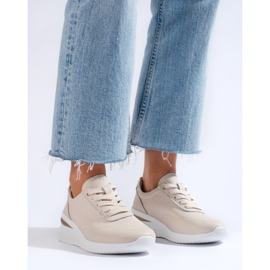 Zapatillas con cuña de cuero beige de Shelovet 3