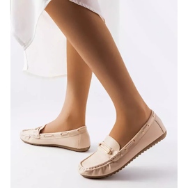 BM Mocasín beige decorado con aplique Seattle 1