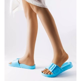 Chanclas de goma azules con hebilla de Nelm 2