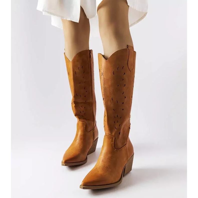 Botas camperas caladas marrones de Fiorella marrón 1 Botas camperas caladas marrones de Fiorella marrón 1