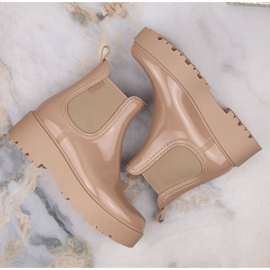 Botines chelsea de mujer lacados en la plataforma beige Big Star MM274396 3