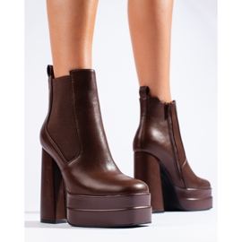 Botas Shelovet con plataforma marrón y goma elástica. 1 Botas Shelovet con plataforma marrón y goma elástica. 1