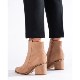 Botines de ante beige de Shelovet 3