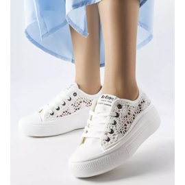 Zapatillas caladas blancas de Lee Cooper LCW-23-44-1617 blanco 1
