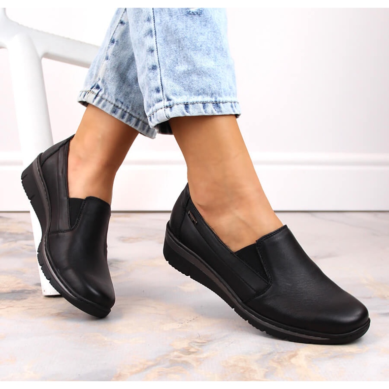 Zapatos de mujer de piel, slip-on negro Helios 350 2