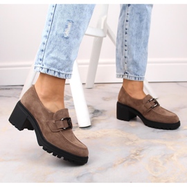 Zapatos de salón ante marrón con cadena Vinceza 10921 7