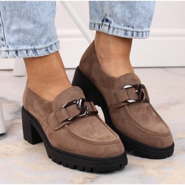 Zapatos de salón ante marrón con cadena Vinceza 10921 8