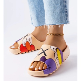 Chanclas beige oscuro con estampado Lindale 1