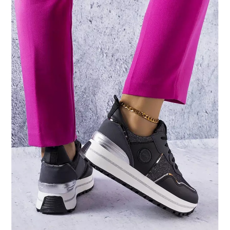 Zapatillas deportivas negras con aplicaciones de purpurina de Léves negro 1