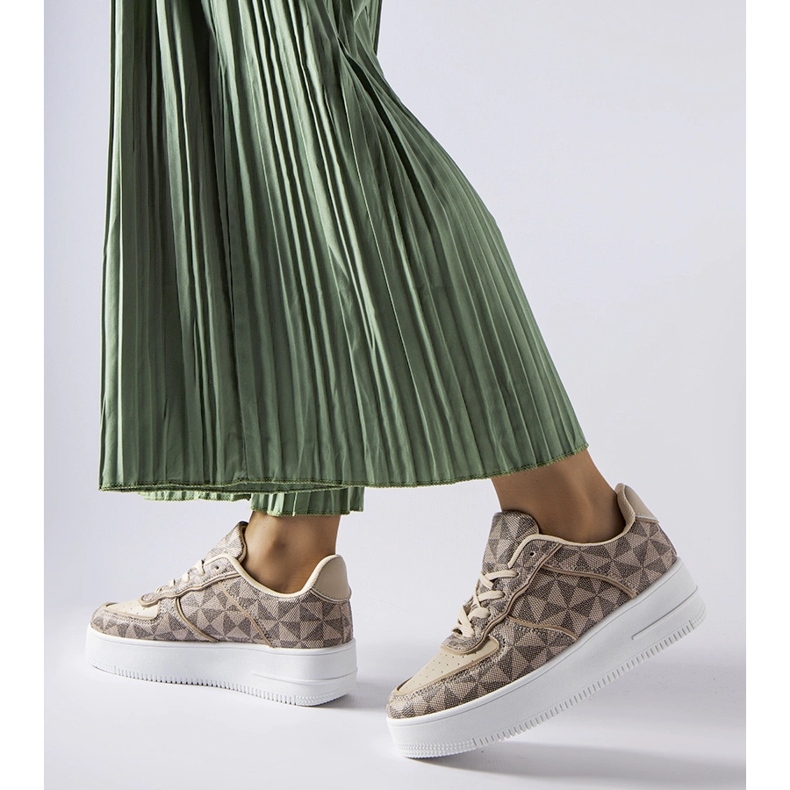 Inna Zapatillas beige decoradas con el monograma Sands 1