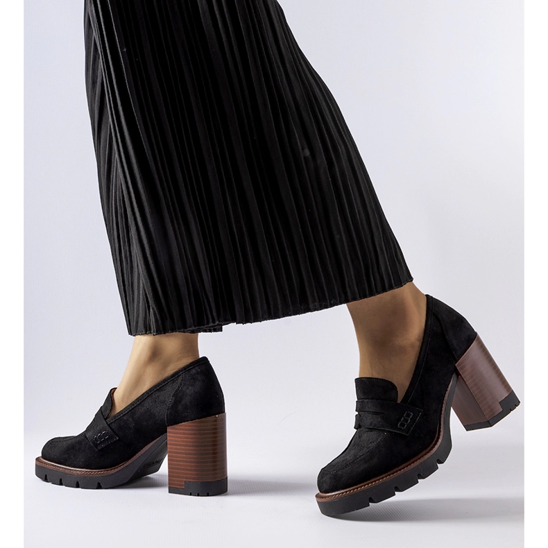 Zapatos de tacón negros con aplicación de cuero de Vinceza 1 Zapatos de tacón negros con aplicación de cuero de Vinceza 1