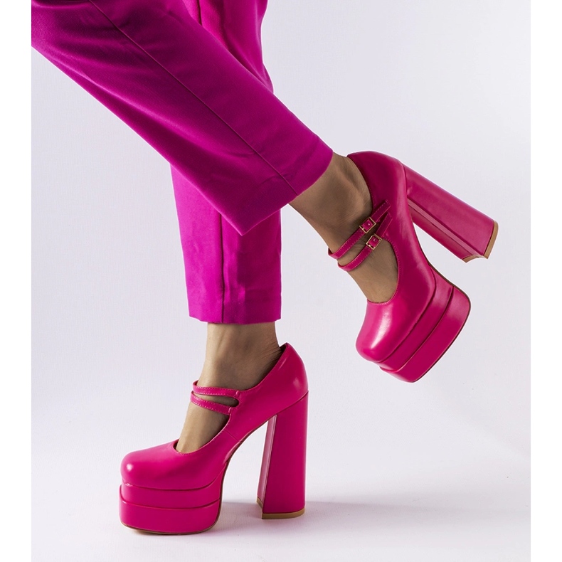 Zapatos de tacón rosas de Chouinard 2