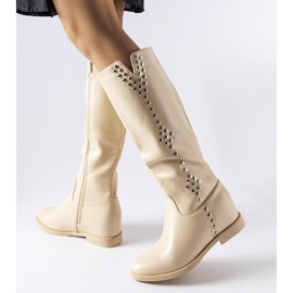 Botas de cuña beige decoradas con broches Vito 1