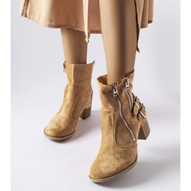 Botines beige con parte superior holgada de Plourde 1 Botines beige con parte superior holgada de Plourde 1